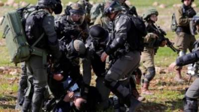 استشهاد باحث فلسطيني بارز في الفيزياء وأسرته خلال قصف للاحتلال على غزة