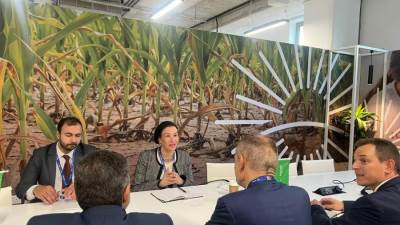 وزيرة البيئة تبحث التعاون مع الرئيس التنفيذي لشركة شنايدر العالمية