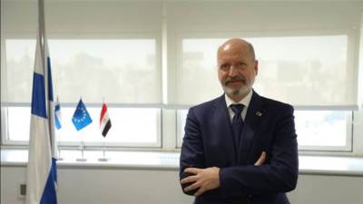 سفير فنلندا يزور مدرسة ابدأ الوطنية للعلوم التقنية ببدر