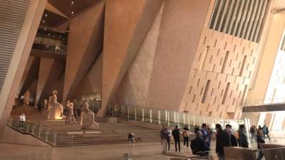 وزير السياحة يقوم بجولة تفقدية بالمتحف المصري الكبير لمتابعة المستجدات