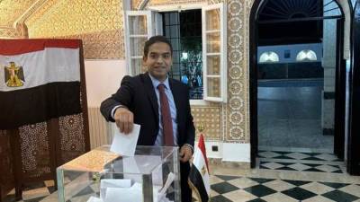 الناخبون المصريون بالجزائر يواصلون الإدلاء بأصواتهم قبيل إغلاق صناديق الاقتراع