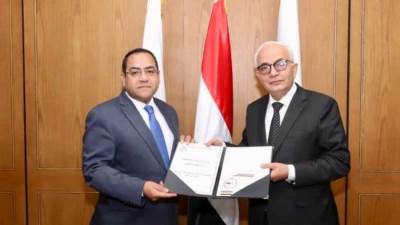 وزير التعليم يتسلم من رئيس التنظيم والإدارة نتيجة مسابقة شغل 30 ألف وظيفة معلم مساعد