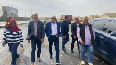مسئولو "الإسكان" يتفقدون المشروعات الجارية بقطاع المرافق والطرق بالقاهرة الجديدة