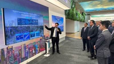 وزير الصحة يزور مركز عمليات شركة هواوي بـ«الصين»