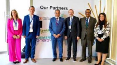 رئيس العاصمة الإدارية يلتقي مسؤولى شنايدر إلكتريك لبحث أحدث حلول ترشيد الطاقة