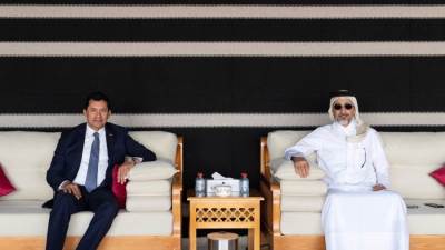 وزير الشباب والرياضة يلتقي نظيره القطري خلال زيارته للدوحة