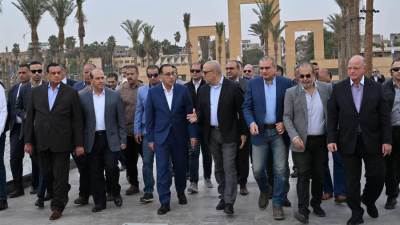 رئيس الوزراء يتابع سير العمل بمشروع حدائق الفسطاط