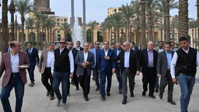 رئيس الوزراء يتفقد المنطقة الاستثمارية والمسرح المكشوف ومنطقة المطاعم والمولات التجارية