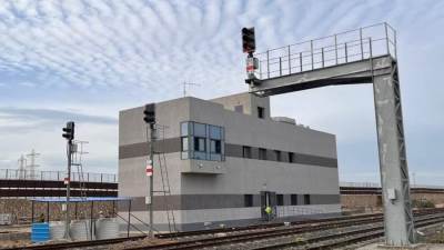 وزير النقل يعلن دخول برجي الاشارات الرئيسيين بمحطتي رأس العش والرسوة والمنطقة الاوتوماتيكية