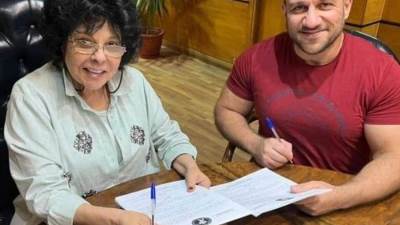 أحمد مكي يعود إلى السينما بعد غياب طويل مع المنتجة إسعاد يونس