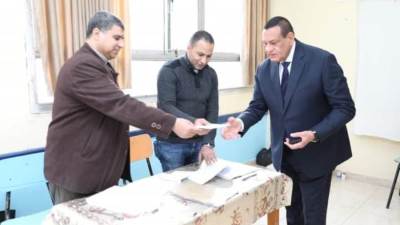 وزير التنمية المحلية يُدلي بصوته في الانتخابات الرئاسية بلجنة نبوية موسي بمدينة نصر