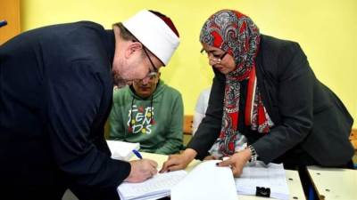 وزير الأوقاف عقب الإدلاء بصوته في الانتخابات: هذا يوم عظيم ومشهود في تاريخ مصر