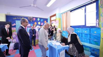 وزير الاتصالات يدلى بصوته فى الانتخابات الرئاسية بمدينة الشيخ زايد