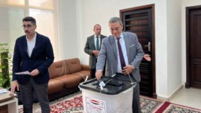 مساعد نائب رئيس هيئة المجتمعات يدلي بصوته فى الانتخابات الرئاسية