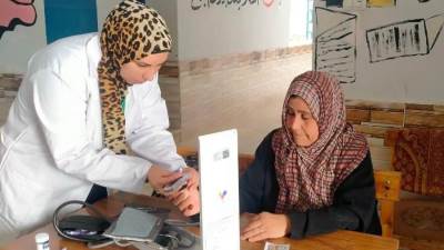 الرعاية الصحية تقدم الخدمات الطبية للمواطنين في محيط وأمام مقر اللجان الانتخابية