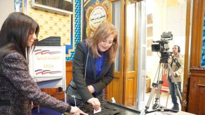 وزيرة التخطيط والتنمية الاقتصادية تدلي بصوتها في سباق الانتخابات الرئاسية