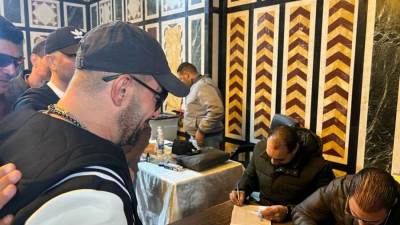 أحمد السقا يدلى بصوته فى الانتخابات الرئاسية بالإسكندرية