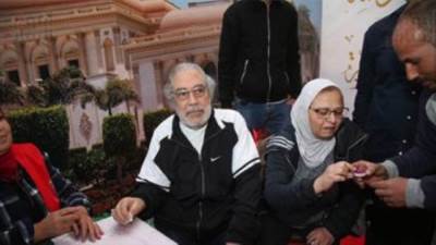 الفنان صبرى عبدالمنعم يدلى بصوته فى الانتخابات الرئاسية بمصر الجديدة