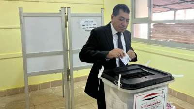 رئيس محكمة استئناف القاهرة يدلي بصوته في الانتخابات الرئاسية