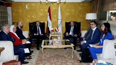 وزير النقل يبحث مع السفير الايطالي بالقاهرة الموعد النهائي لإفتتاح خط رورو سريع للحاصلات الزراعية