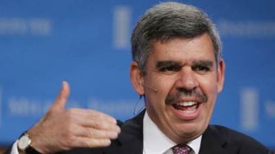 محمد بن راشد يعلن فوز محمد العريان بجائزة نوابغ العرب عن فئة الاقتصاد