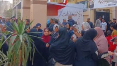 الهيئة الوطنية للانتخابات تعلن استمرار التصويت حتى آخر ناخب بالحرم الانتخابى