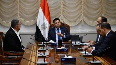 وزير الشباب والرياضة يستقبل رجل الاعمال ياسين منصور لبحث أوجه التعاون المشترك