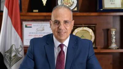 سويلم يتابع الموقف التنفيذى لمشروع مجموعة قناطر ديروط الجديدة لتحسين الرى