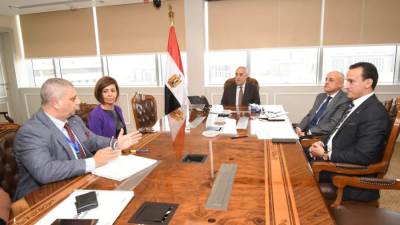 وزير الإسكان يستعرض التصميمات الداخلية للفندق المُنفذ بمشروع تطوير "منطقة سور مجري العيون"