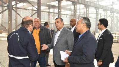 "وزير الدولة للإنتاج الحربي" يفاجيء عمال وقيادات "حلوان للمسبوكات" و"حلوان للصناعات الهندسية"