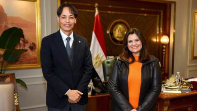 وزيرة الهجرة تستقبل د. حسين زناتي الخبير التعليمي ومدير أكاديمية "تانكيو عرب" في اليابان