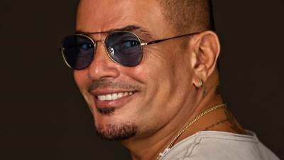 عمرو دياب يستعد لطرح ألبومه الجديد "مكانك" قريبا