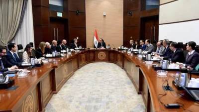 رئيس الوزراء يبحث مع وفد إيطالي إقامة استثمارات جديدة في مجال الأمن الغذائي