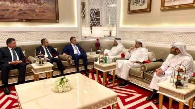 وزير السياحة يواصل لقاءاته الرسمية بلقاء رئيس السياحة في قطر والرئيس التنفيذي للخطوط الجوية القطرية