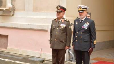 الفريق أسامة عسكر يعود إلى أرض الوطن بعد إنتهاء زيارته الرسمية لدولة إيطاليا