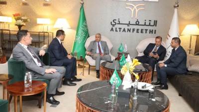 وزير العمل يلتقي وفداُ من أبناء الجالية المصرية ويشكرهم على المُشاركة في "الإنتخابات الرئاسية"