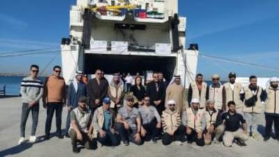 محافظ شمال سيناء يستقبل سفينة المساعدات الإماراتية الموجهة إلى غزة