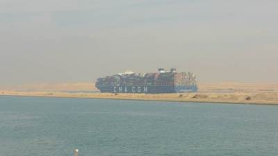 أسامة ربيع: انتظام حركة الملاحة بقناة السويس ونتابع التوترات بالبحر الأحمر