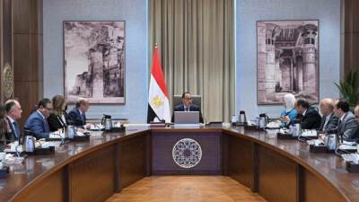 رئيس الوزراء يتابع خطط النهوض بالصناعات اليدوية