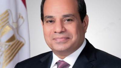 وزير الطيران المدني يهنئ الرئيس السيسى بفوزه بفترة رئاسية جديدة