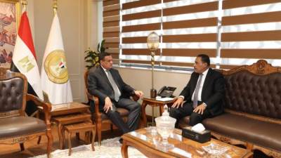 وزير التنمية المحلية يلتقى ومحافظ مطروح يتابعان عدد من الملفات الخدمية للمواطنين