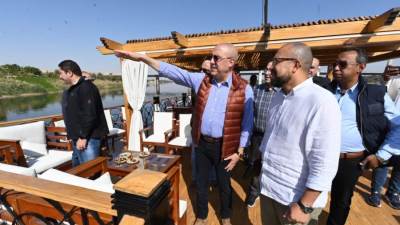 وزير الإسكان يستهل جولته بمدينة أسوان الجديدة بتفقد مشروعات الشريط النهرى السياحى