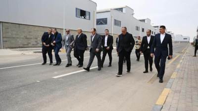 وزير التجارة يقوم بجولة تفقدية لمنطقة الـ100 مصنع للمنتجات تامة الصنع ومنطقة الـ17 هنجر