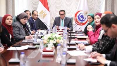 وزير الصحة يناقش الاستراتيجية القومية لعلاج سرطان الأطفال