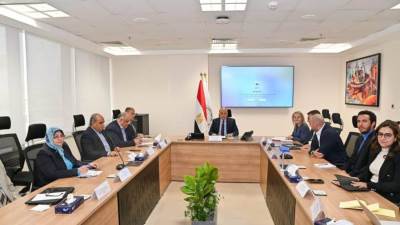 سويلم يبحث مع مدير إدارة البنية التحتية ببنك التنمية الأوروبى مجالات التعاون