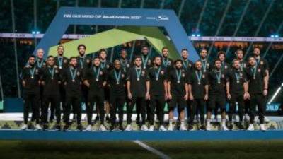 كاف يحتفل ببرونزية الأهلي فى المونديال: تهانينا لممثل القارة وبطلها