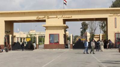 ميناء رفح البري يستقبل 35 جريحا ومرافقا فلسطينيا وعبور عدد من الأجانب