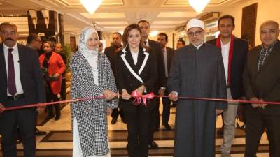 تكريم وزيرة الثقافة ضمن احتفالية الإعلان عن الفائزين بملتقى الأزهر الدولي الثاني للكاريكاتير والبورتريه