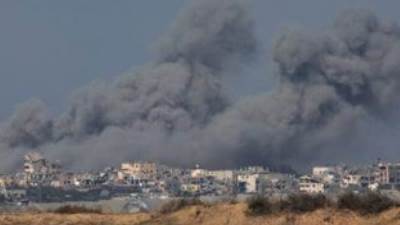 القاهرة الإخبارية: طيران الاحتلال يقصف منزلا قرب مخيم دير البلح وسط غزة