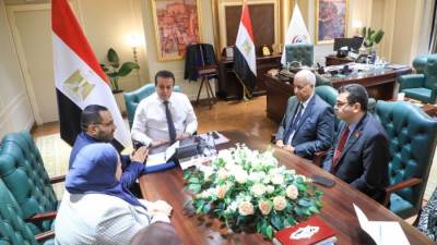 وزير الصحة يعقد اجتماعا مع رئيس جامعة العلمين لبحث التعاون في مجال التدريب